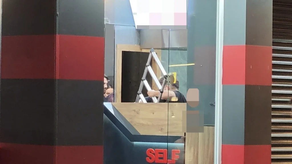 İş yerinde yük asansöründen düşen dönerci hastanelik oldu